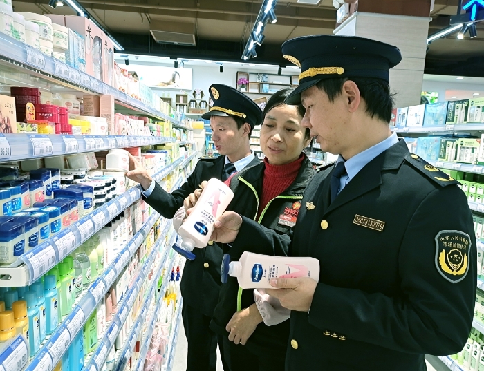 圖為檢查現(xiàn)場。