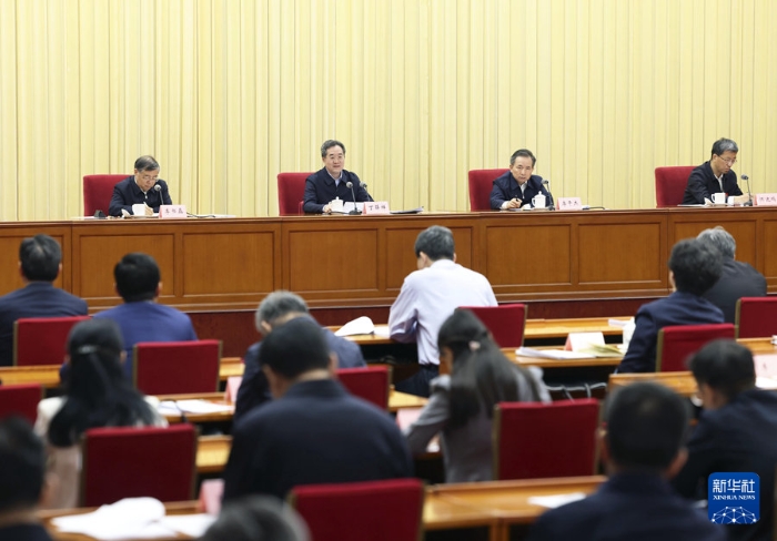 5月11日，新時代學(xué)校思政課建設(shè)推進(jìn)會在北京召開。會上傳達(dá)了習(xí)近平重要指示。中共中央政治局常委、國務(wù)院副總理丁薛祥出席會議并講話。新華社記者劉衛(wèi)兵攝