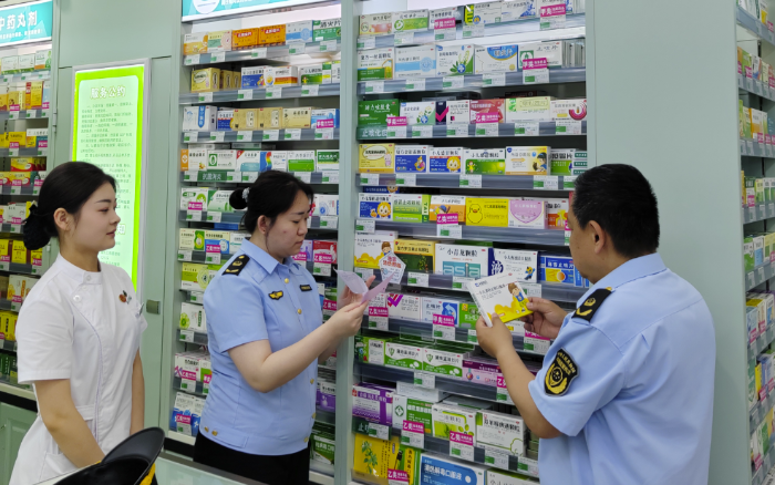 圖為:吉林省公主嶺市“六一”兒童節(jié)前開(kāi)展兒童藥品檢查  王志軍攝 18843471295