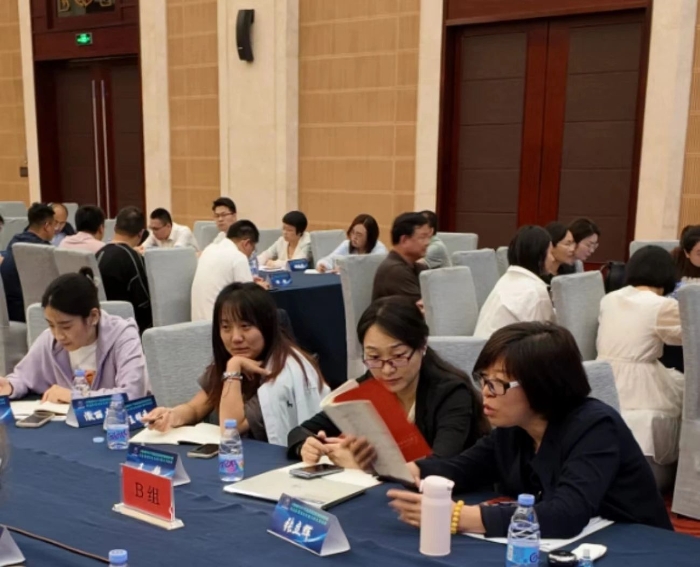 圖為交流座談環(huán)節(jié)，學(xué)員們紛紛分享此次培訓(xùn)的心得體會。（殷芝 攝）