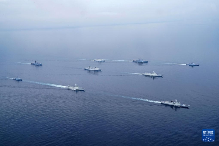 2023年7月20日，在日本海某海域進(jìn)行的“北部·聯(lián)合-2023”演習(xí)中，中俄參演艦艇編隊(duì)開(kāi)展?？兆o(hù)航演練。新華社發(fā)（劉丹 攝）