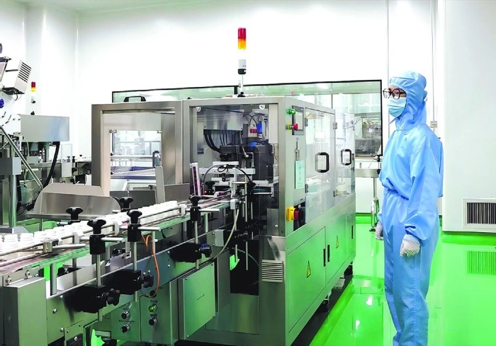 粵澳醫(yī)療機構(gòu)中藥制劑中心依托粵澳藥業(yè)有限公司，受托生產(chǎn)多款醫(yī)療機構(gòu)中藥制劑。