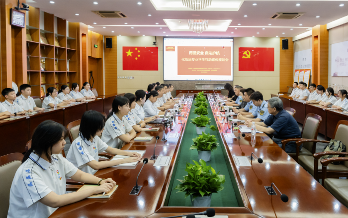 圖為座談現(xiàn)場(chǎng)。