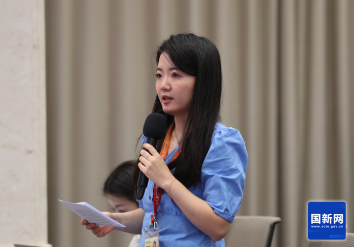 海報(bào)新聞?dòng)浾咛釂?wèn)（劉健 攝）