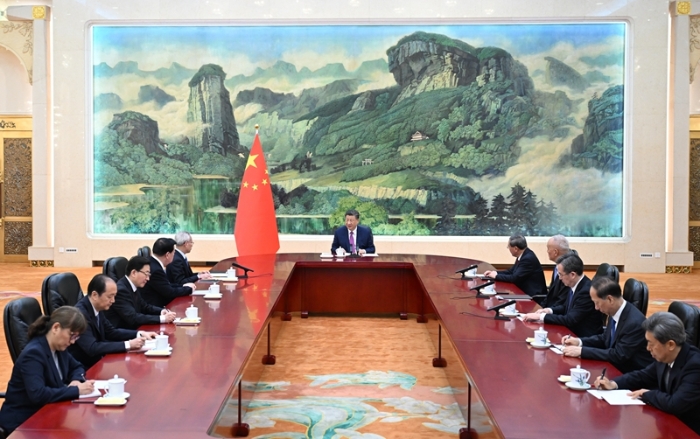 2 11月1日下午，國(guó)家主席習(xí)近平在北京人民大會(huì)堂會(huì)見新當(dāng)選并獲中央政府任命的澳門特別行政區(qū)第六任行政長(zhǎng)官岑浩輝。新華社記者 謝環(huán)馳 攝