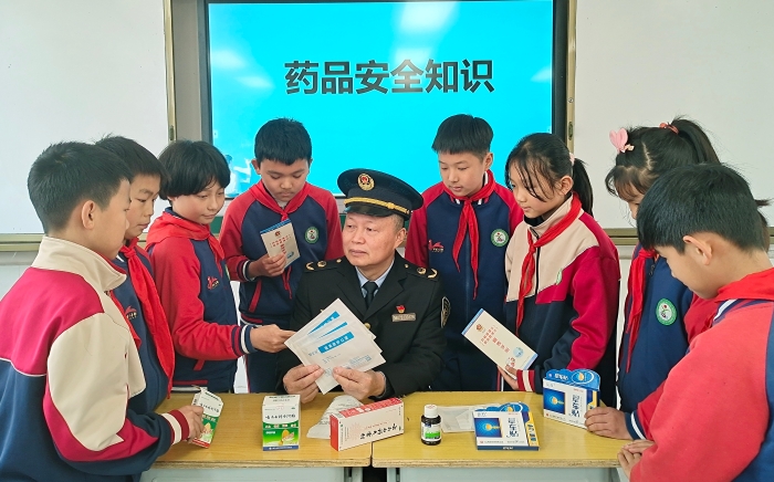 江西于都：安全用藥知識(shí)進(jìn)校園 (1)