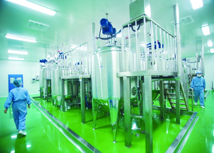 圖①為九芝堂股份有限公司綜合車間液體制劑配液間一角。