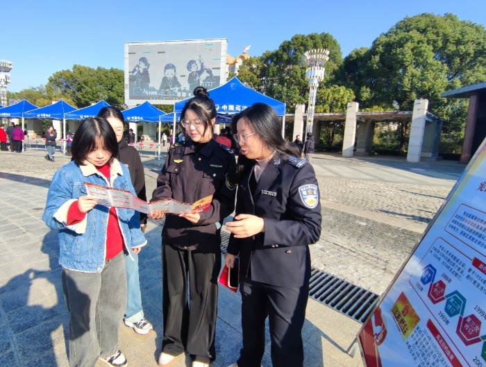 圖為南豐縣開展普法宣傳活動(dòng)現(xiàn)場(chǎng)。（通訊員鄢國(guó)卿 攝）