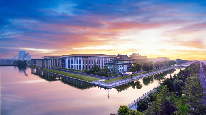 揚(yáng)子江藥業(yè)始終堅(jiān)持綠色、可持續(xù)發(fā)展理念，圖為集團(tuán)廠區(qū)一角。