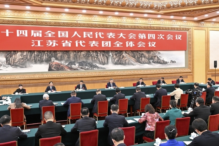 3月5日下午，中共中央總書記、國家主席、中央軍委主席習(xí)近平參加他所在的十四屆全國人大四次會議江蘇代表團(tuán)審議。新華社記者 殷博古 攝